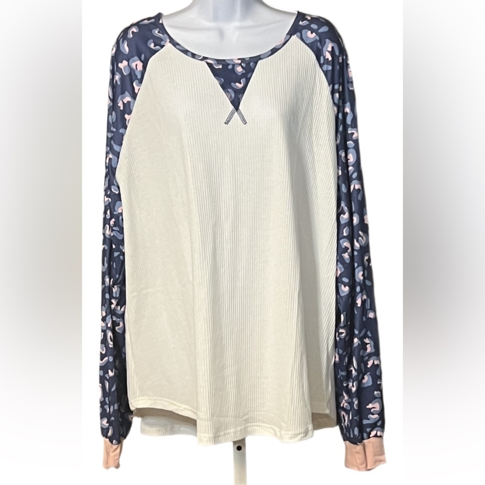 Marie Nicole Women's Blue and Pink Animal Print Sleeve Long Sleeve Top